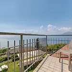 Laguna בית הארחה