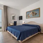Laguna 3*