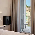 Laguna בית הארחה 3*
