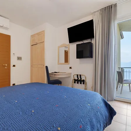 Laguna 3*